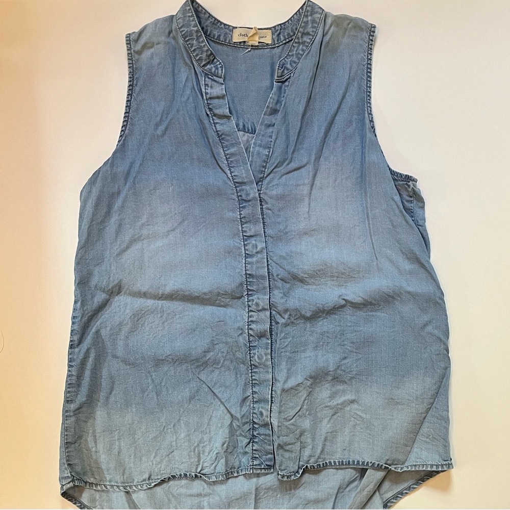 Cloth and Stone Chambray Shirt in medium